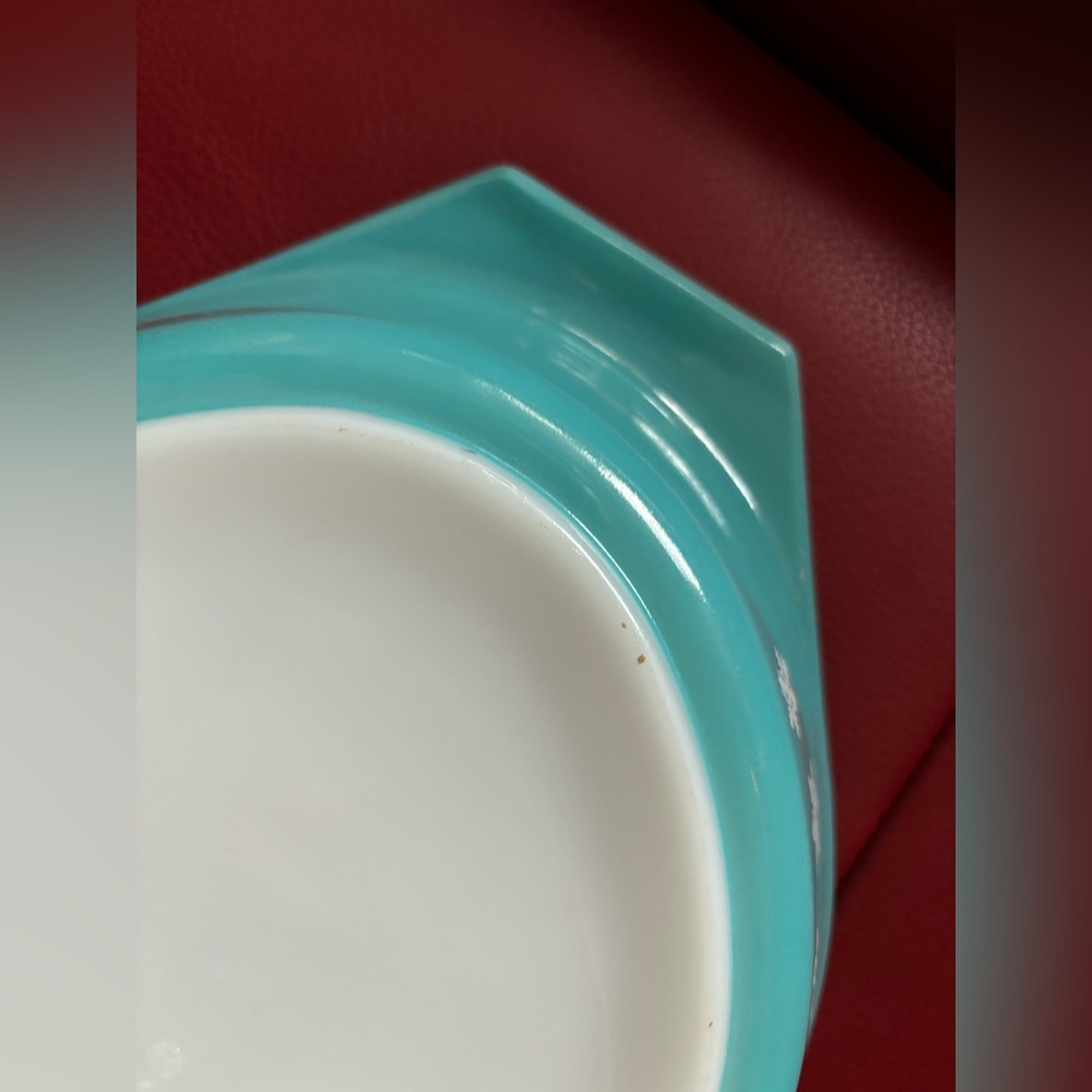 Pyrex Snowflake Divided Dish - Picture 3 of 9